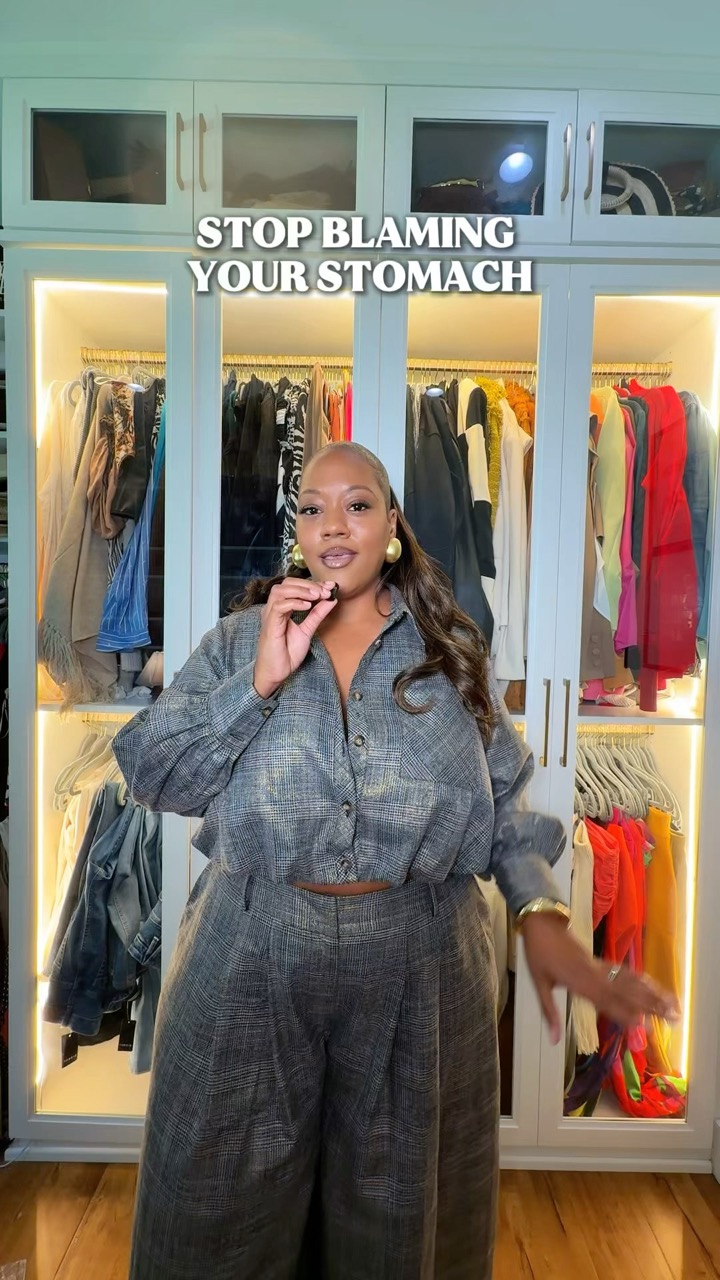 We blame our STOMACH for something the PANTS are doing! 😂 Pants from kinbykristine.com #plussize