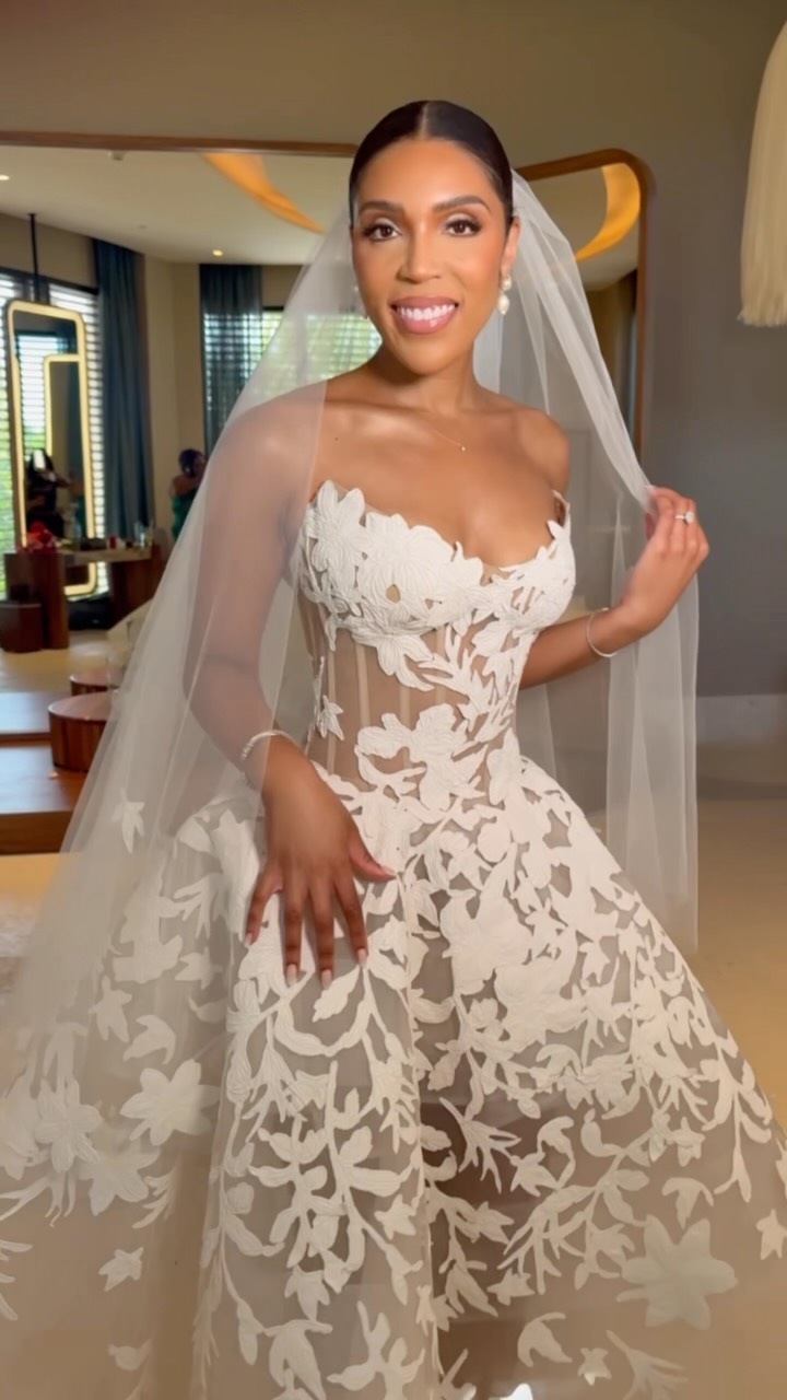 🤍Keionna 🌴
Reason number 1-5 of why I love being a Bridal Stylist ! #destinationwedding #cancunmexico #secretsplayablanca #weddingday #bri