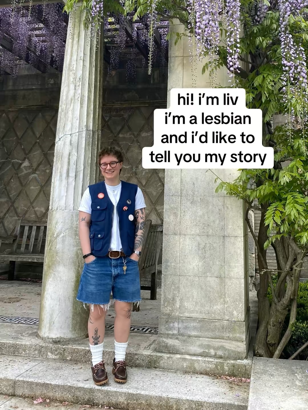 being corny on main… is that ok with you guys 🙈 inspired by @lesbianlifts_ ! 
#butch #masc #sunshine #Pride