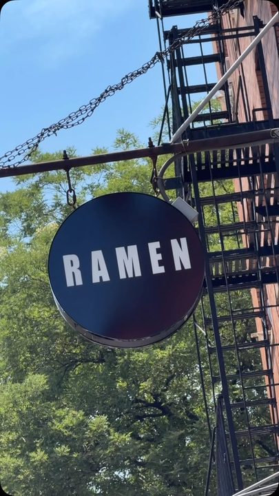 An ALL #VEGAN ramen spot is opening this month on Allen Street: @redwhiteramen from Boston. They’ll serve ramen, sushi and mac and cheese. I’m REALLY excited for this one.

📍201 Allen St, New York, NY 10002