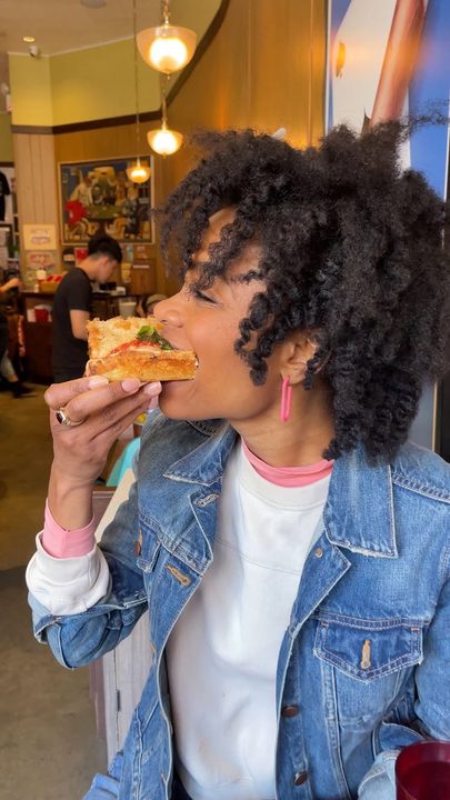 Five vegan slices to try in NYC 🍕 ⁣
⁣
@acespizzaspot 
📍 Williamsburg, Brooklyn⁣

 ⁣
@pauliegees_sliceshop 
📍Greenepoint, Brooklyn⁣
⁣
@parmagiannipizza 
📍(based in Asbury Park) Pop-up in Brooklyn @ shown here @drinjebbs⁣
