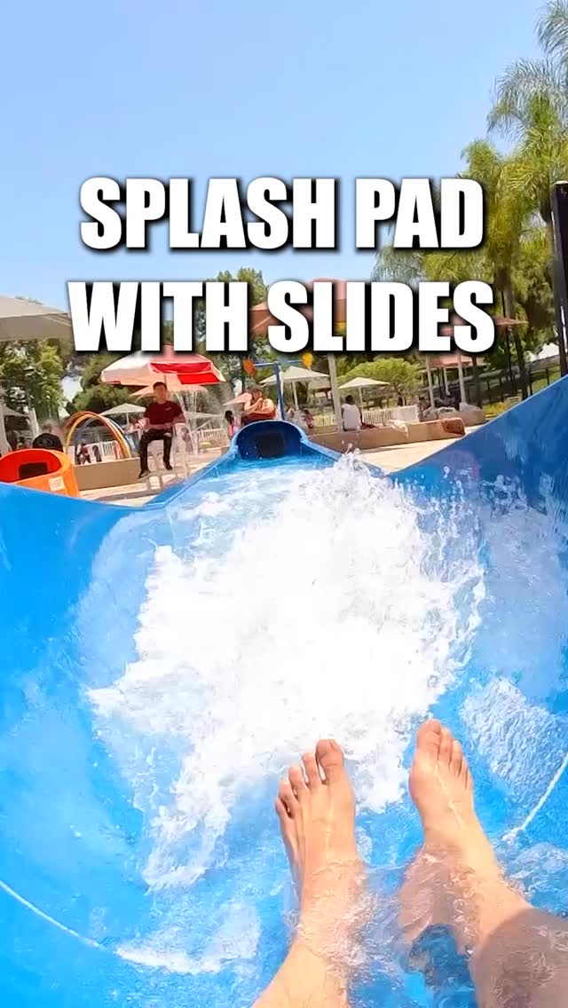 💦 Splash Zone in Rosemead is a great splash pad that’s like a mini-waterpark. It’s got double water slides, a splash pad area, and a pool. 