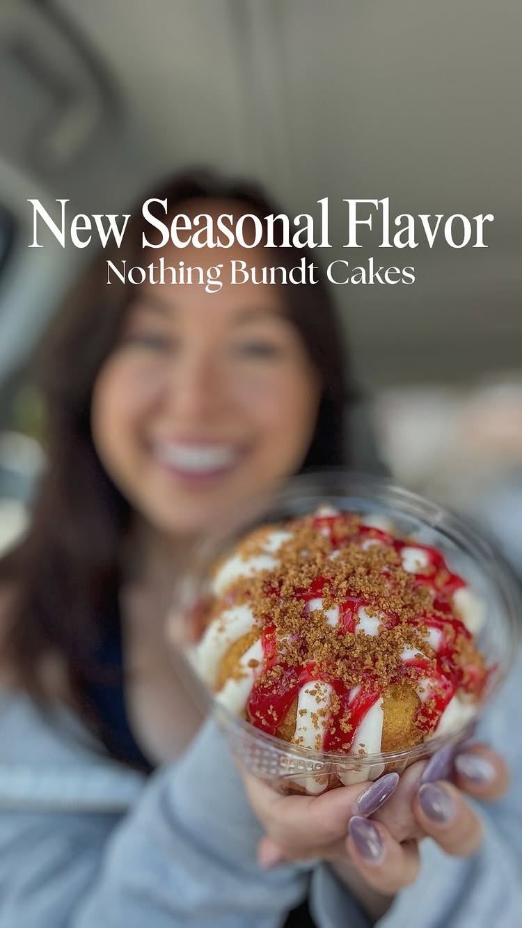 Cake? Or Cheesecake? OR BOTH!!? 🍓🍰

You already know I had to try the new Strawberry Cheesecake Swirl from @nothingbundtcakes. This season