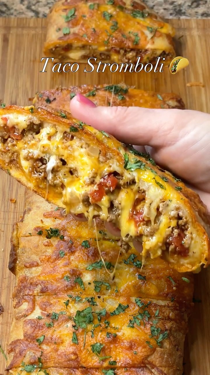 Taco Stromboli is perfect for game days or a fun easy dinner!  #Tacos  #stromboli #football