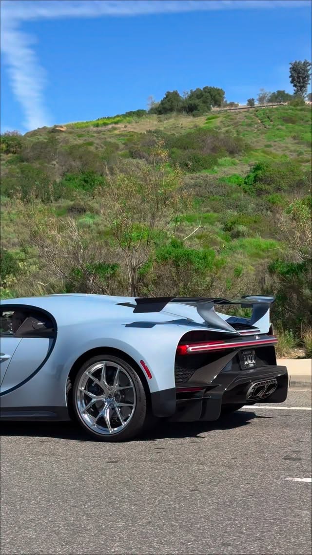 Best spec Chiron Pur Sport
•
•
#buagtti #chiron #bugattichiron #hypercar #reels