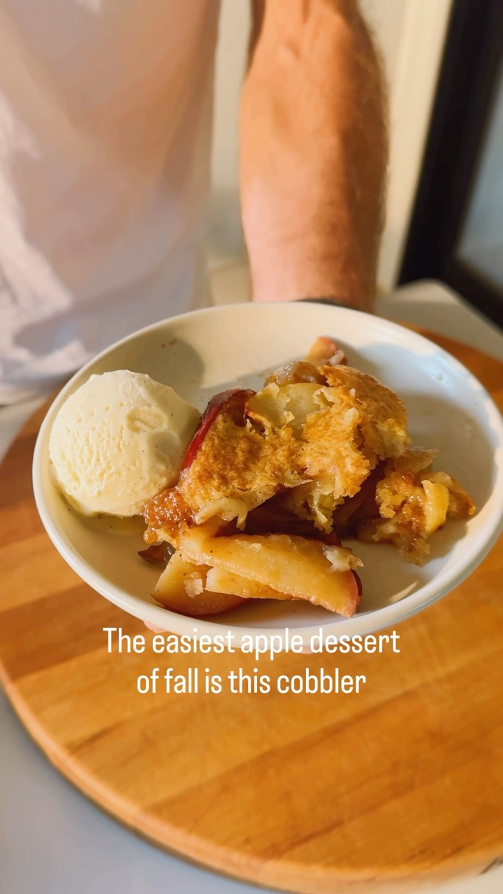 The easiest apple dessert of fall is this cobbler!